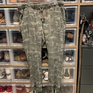 Cloth and Stone camo joggers - size large